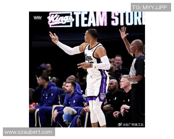 威少亮相国王球迷日现场热情互动展笑颜新赛季气氛热烈迎新开始 威少亮相国王球迷日现场热情互动展笑颜新赛季气氛热烈迎新开始